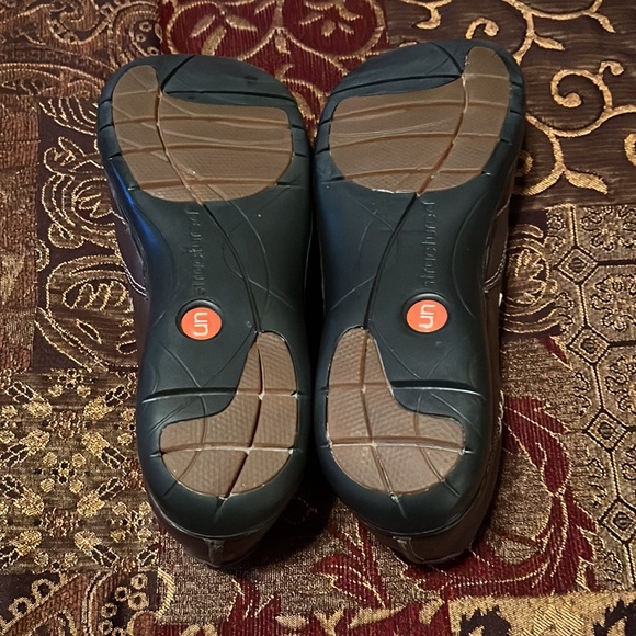 Clark’s Unstructured Leather Slip On - Picture 5 of 6